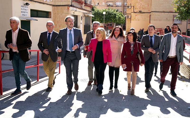 El subdelegado del Gobierno puntualiza que los ascensores instalados en comunidades de vecinos gaditanas “son financiados por Rajoy”