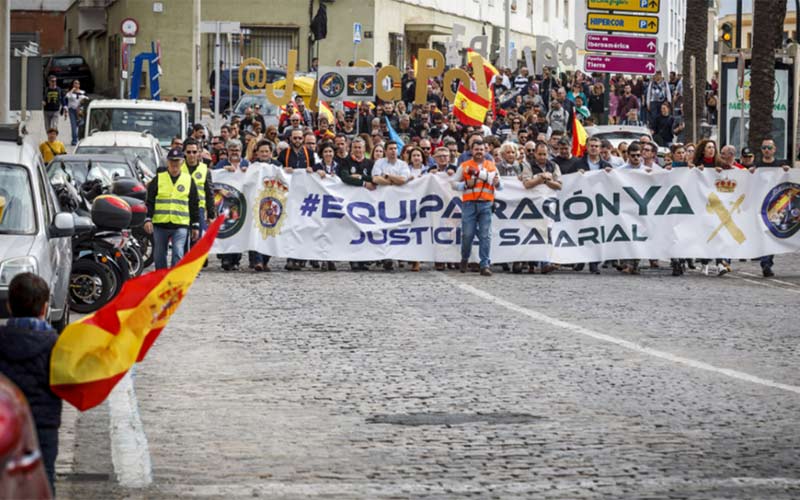 Miles de gaditanos respaldan la “equiparación salarial”