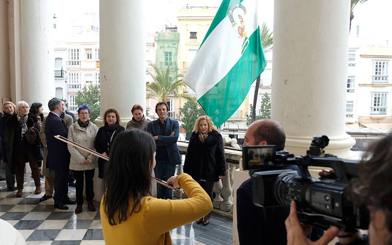 El PP acusa al alcalde de Cádiz de “ir contra España como sus amigos de la CUP” por la interpretación original del himno andaluz