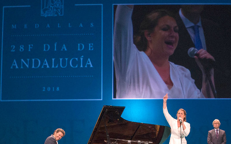 “Importante presencia” de La Isla en la celebración institucional del 28-F de la Junta: Niña Pastori, Antonio Campos y hasta Paz Santana