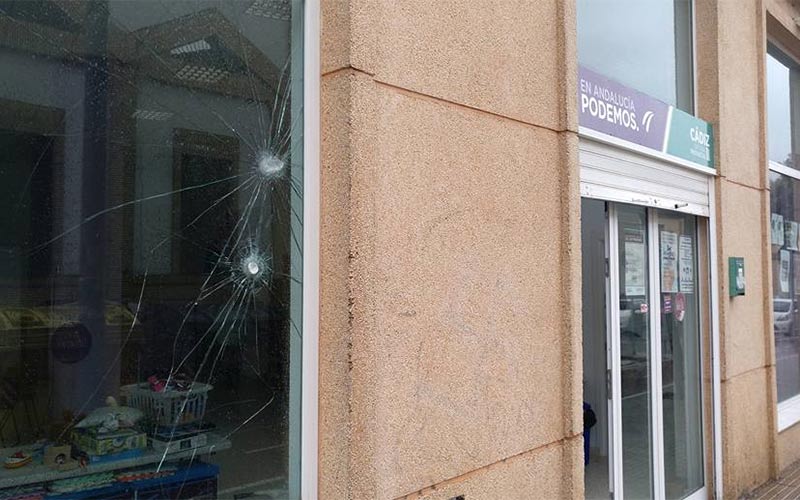 Inquietud por el incremento de acciones fascistas y homófobas en las calles de Jerez; la sede de Podemos vuelve a ser ‘atacada’