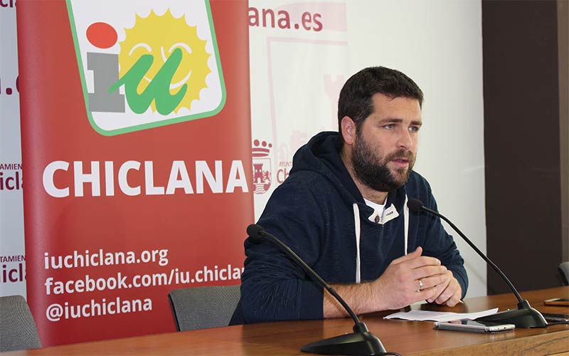 Franco continúa siendo Hijo Adoptivo de Chiclana y Medalla de la Ciudad un año después de que se aprobara la retirada de los títulos