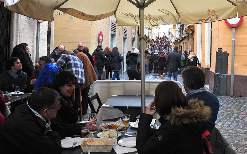 Cádiz, con 1.105 parados menos, es la cuarta provincia española en cuanto a descenso del desempleo en febrero, gracias al carnaval