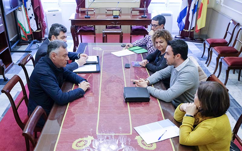Junta y Ayuntamiento se reúnen para tratar de agilizar la ejecución de los proyectos de Matadero y Cerro del Moro
