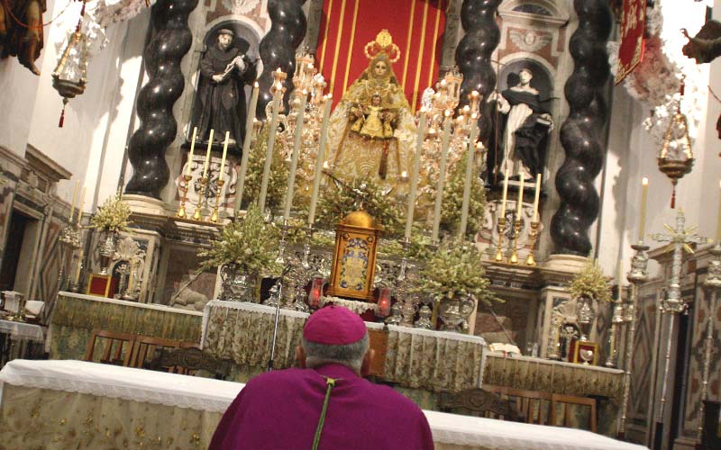 Llevan al Ayuntamiento de Cádiz a los tribunales por la “irracional” concesión de la medalla de oro a la estatua de la virgen del Rosario