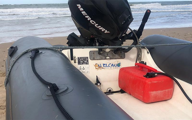 La municipalización de los servicios de playa en Cádiz, con el inicio de la temporada, entre el “éxito” para el bipartito y el “desastre” para el PP