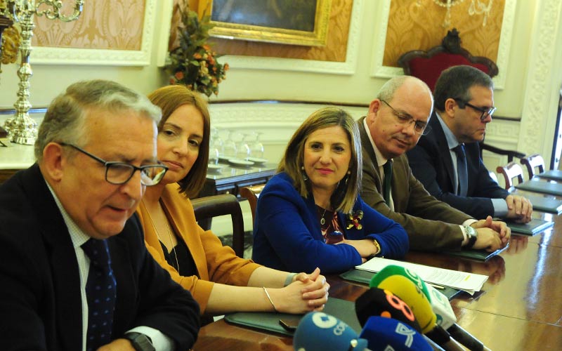 Las tres Cámaras de Comercio gaditanas y la Diputación renuevan su alianza para que pymes de la provincia sondeen ‘salir’ al exterior