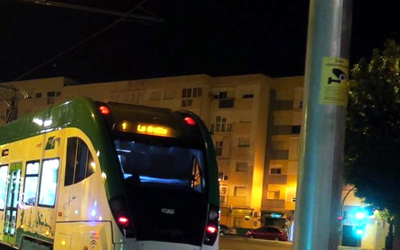 Muchas de las cámaras de vigilancia del tranvía de la Bahía de Cádiz “invaden espacios reservados a la vida cotidiana de los ciudadanos”