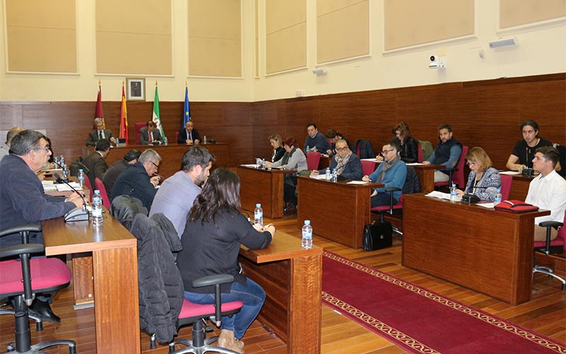 Chiclana, sin unanimidad, pide ser declarada zona de gran afluencia turística para beneficiar a establecimientos de La Barrosa-Los Gallos