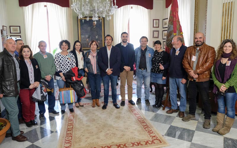“Poner el foco mediático” en la situación del pueblo saharaui, uno de los objetivos del viaje institucional y solidario de Cádiz al desierto