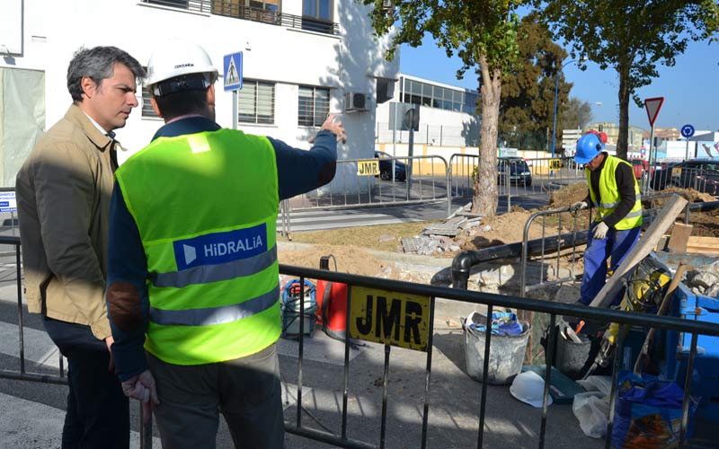 Defensores del agua pública acudirán al Defensor del Pueblo Andaluz una vez que el bipartito isleño persiste en la privatización del servicio