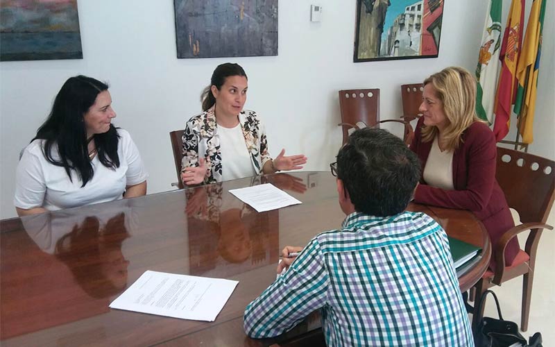 Educación recula tras la movilización de los padres y el colegio El Juncal mantendrá sus tres líneas de Infantil