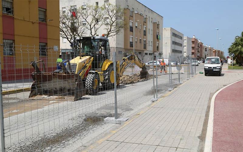 Se trabaja en mejorar el saneamiento y la evacuación de aguas pluviales en la calle Zoilo Ruiz Mateos