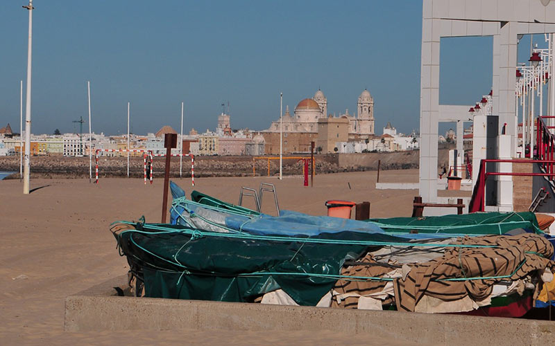 La playa Victoria amplia sus zonas para actividades deportivas