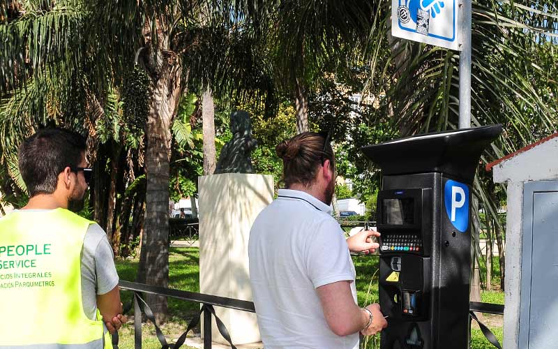 Ayuntamiento y vecinos analizarán la implantación en Cádiz de la zona verde de aparcamiento, reservada exclusivamente para residentes