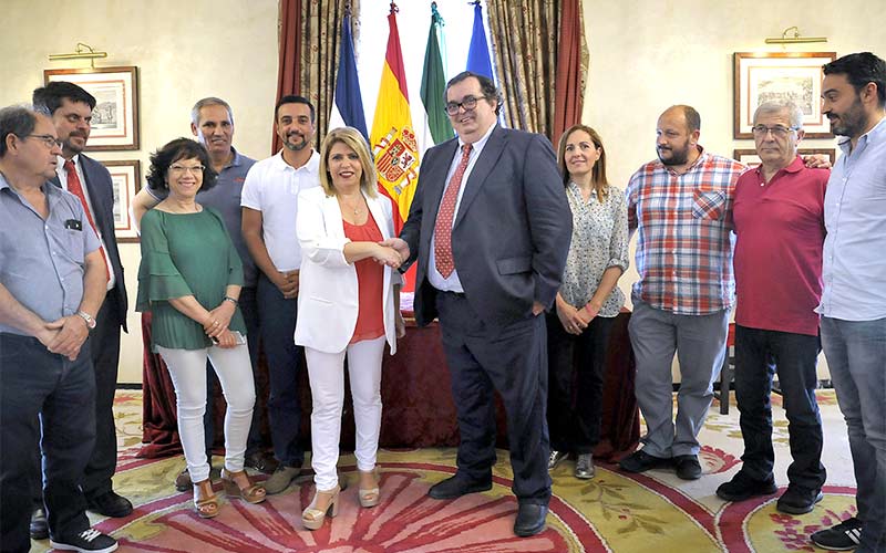 Autos La Valenciana continuará al frente del servicio de autobuses de las barriadas rurales jerezana recibiendo cerca de un millón al año