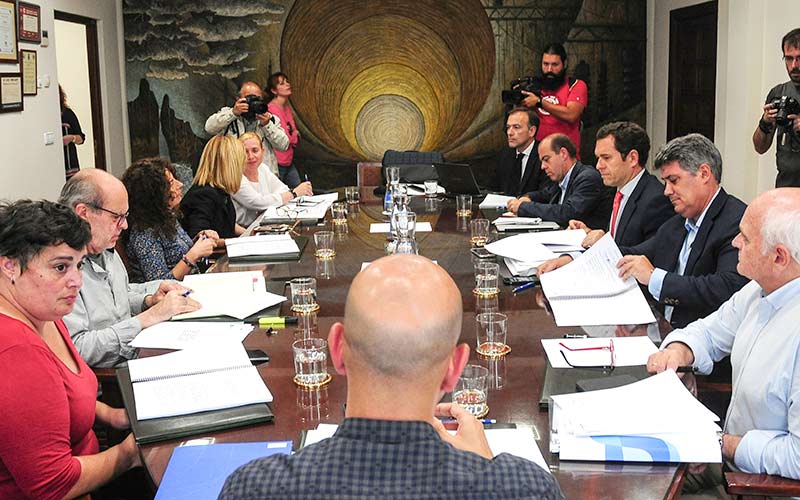 Sin acuerdo en el caso de Aguas de Cádiz, Romaní y el director de su tesis: el bipartito aboga por la querella y el PSOE por ir a la Fiscalía