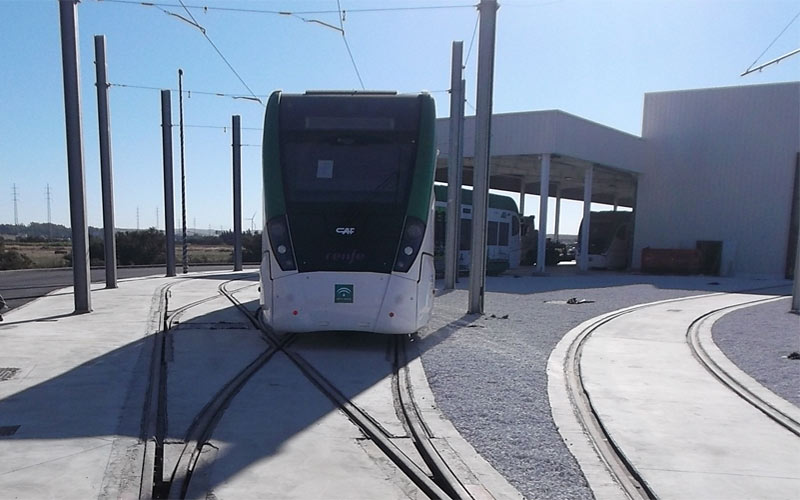 CAF Santana, que ya fabricó los tren-tranvías de la Bahía de Cádiz, se adjudica dos contratos para el mantenimiento de los mismos