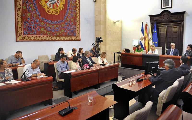 La alcaldesa de Jerez ve una ciudad “integrada, inteligente, sostenible y con proyección internacional”, y el PP le acusa de “desgana y apatía”