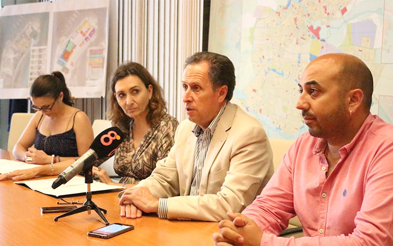 La Confederación de Empresarios analizará la situación del comercio chiclanero y propondrá acciones públicas y privadas para su mejora