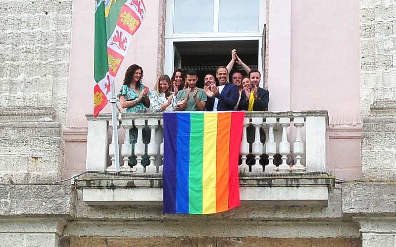El Orgullo ‘llena’ también la Diputación de Cádiz para “visibilizar la violencia verbal, psicológica y física” que sufre el colectivo LGTBIQ