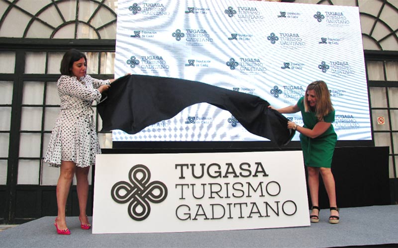La nueva imagen corporativa de Tugasa es un “logo de todo a cien” para el PP, que recibe reproches y aclaraciones de la Diputación