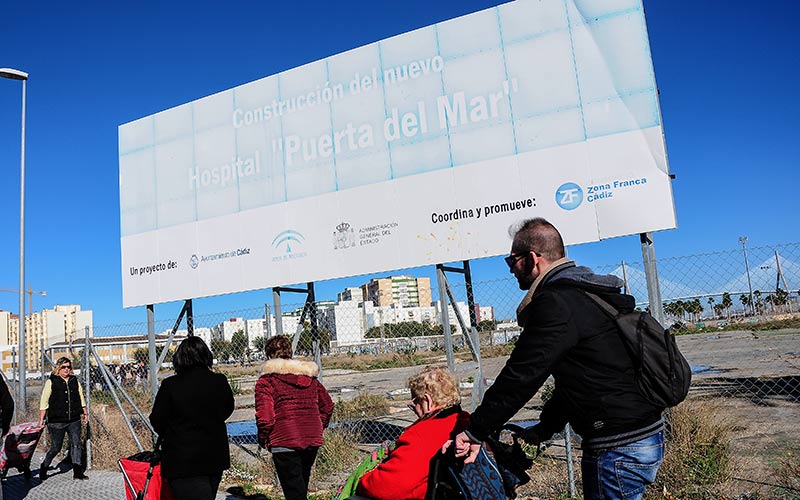 Instan a la nueva delegada de Zona Franca a reconsiderar la cesión del solar de la antigua Aeronáutica para bolsa temporal de aparcamientos