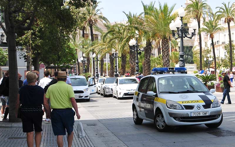 Piden más policías en zonas de ocio nocturno de Cádiz “para no volver a épocas en las que la venta de drogas y las peleas eran constantes”
