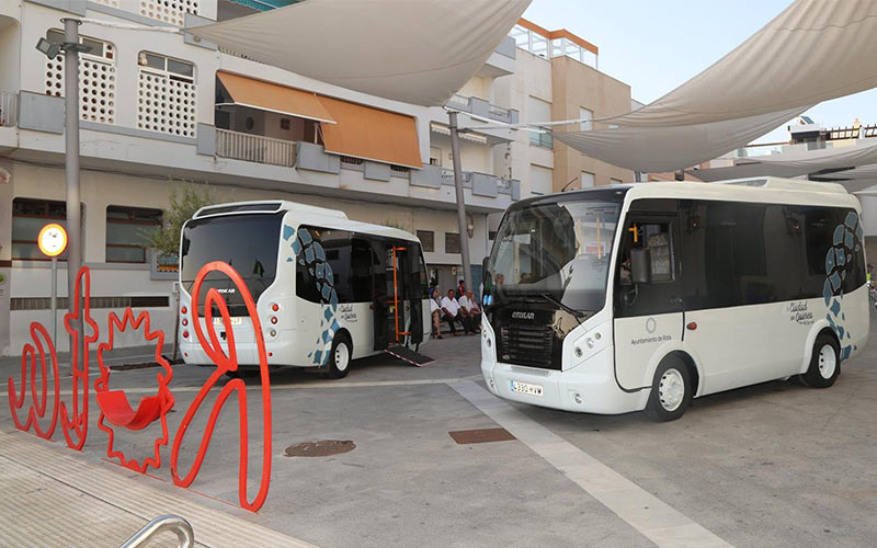 El servicio de autobuses urbanos de Rota busca mejorar y ajustarse a las necesidades de los vecinos, con una encuesta