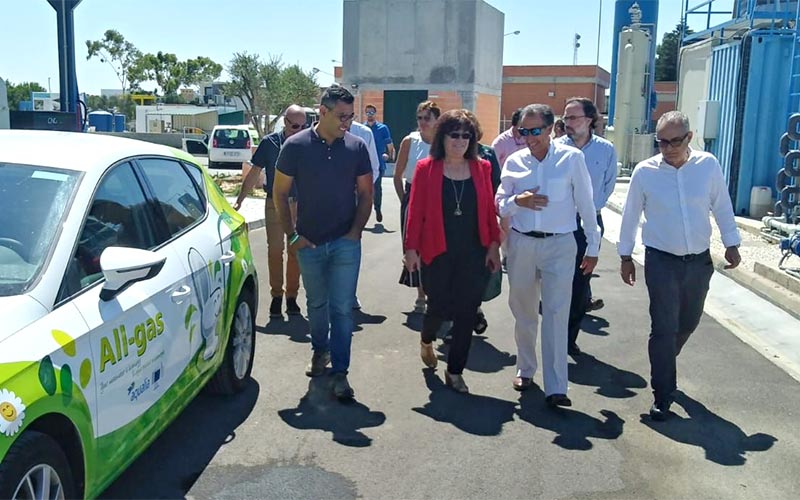 La socialista Cristina Narbona mantiene en Chiclana encuentros con el Gobierno local y el tejido económico, y se lleva ‘deberes’ para Sánchez