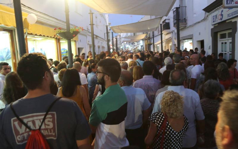 Mucho ambiente en el estreno de la ‘nueva’ calle Charco