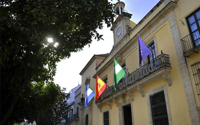 La jornada laboral en el Ayuntamiento de Jerez vuelve a ser de 35 horas; el PP pidió su suspensión y ahora se ‘cuelga la medalla’