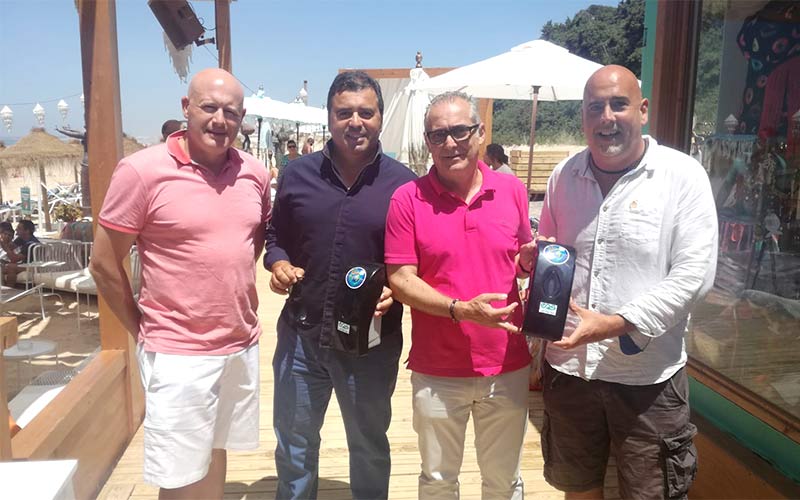 Los chiringuitos de La Barrosa se ‘lavan’ las manos... sin agua