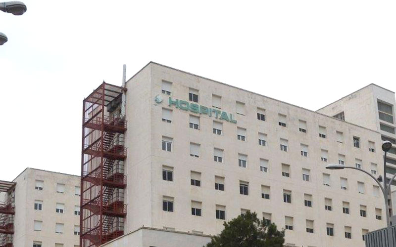 Los familiares de pacientes en quirófano en el Puerta del Mar estarán informados de cada paso a través de mensajes en el móvil