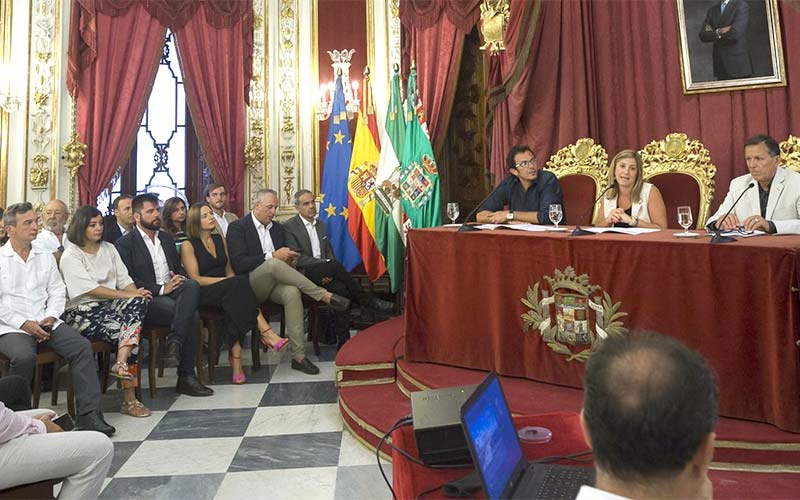 La fiesta del 170 aniversario de la naviera Fred Olsen en el Puerto se ve como “oportunidad para proyectar Cádiz internacionalmente”