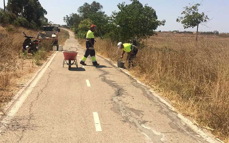 Parcheado el carril bici a la altura de Pelagatos ante la aparición de nuevas grietas; se admite la necesidad de “reparación definitiva”