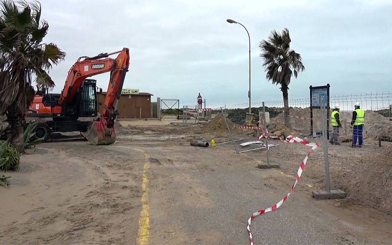 La playa de Camposoto vuelve a estar de obras desde el día 10