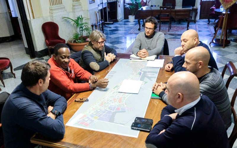 “Se nos ha agotado la paciencia”: los empresarios de los chiringuitos de Cádiz amenazan con “tomar medidas contra el Ayuntamiento”