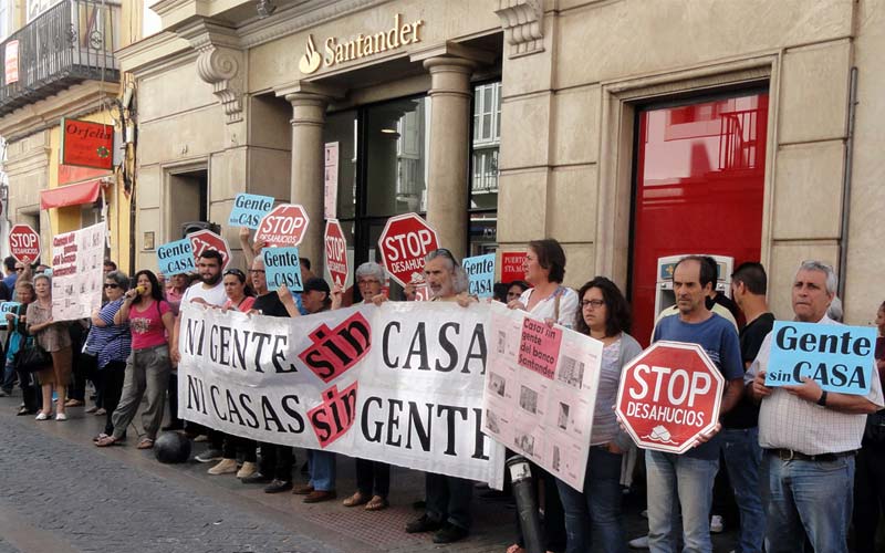 Los fondos buitres ‘sobrevuelan’ El Puerto para especular con las viviendas vacías u ocupadas que acumulan los bancos