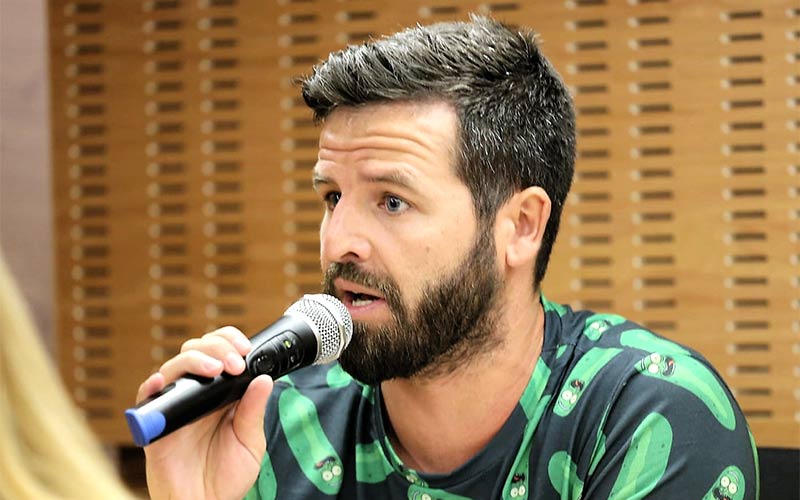 Botella deja Levantemos y su acta de concejal, y vaticina que todo lo que no pase por la confluencia “será un fracaso para El Puerto”