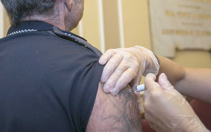 La campaña de vacunación frente a la gripe, desde el lunes 22, reserva unas 188.000 dosis en la provincia de Cádiz para población de riesgo