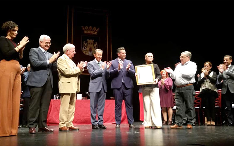 Chiclana entrega su Medalla de Plata al IES Poeta García Gutiérrez, que ha ‘marcado’ a unos 12.000 alumnos en su medio siglo de vida