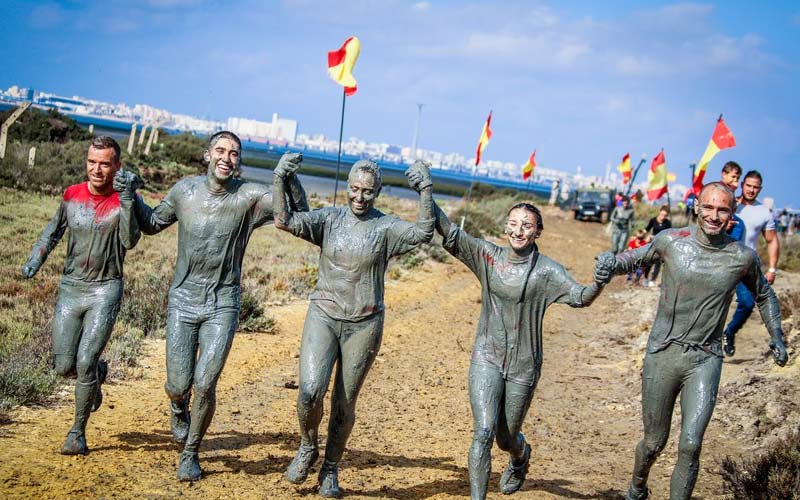 Más de 600 ‘valientes’ por agua, tierra y fango