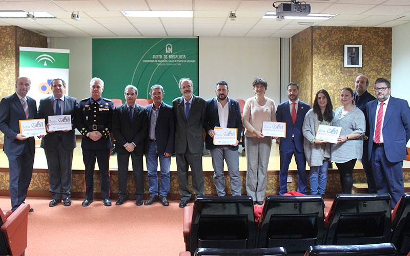 Una treintena de instituciones y entidades de la provincia de Cádiz cuenta ya con el distintivo de ‘zona cardioasegurada’