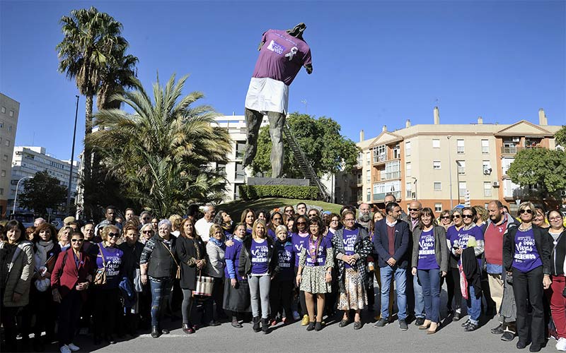 El Minotauro se ‘viste’ de morado contra la violencia de género