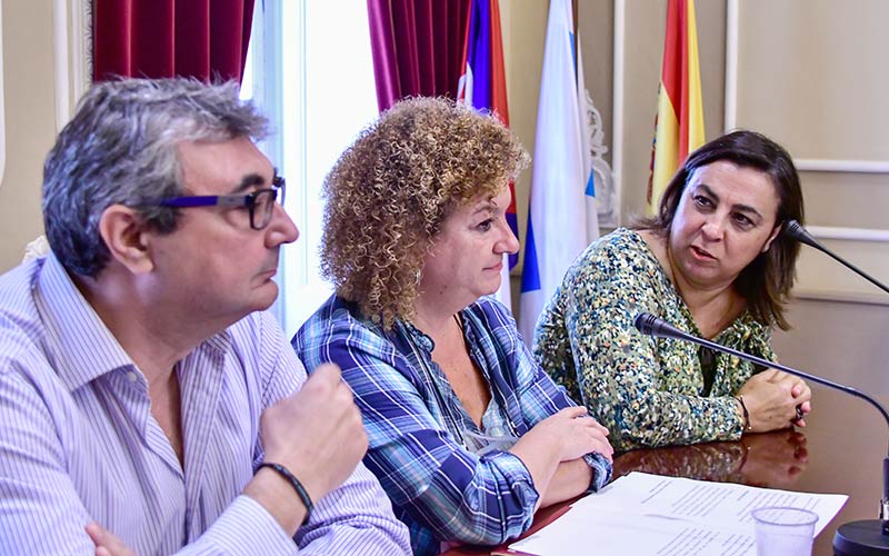 El programa municipal ‘Bajemos a la calle’ quiere romper el “aislamiento social” de ancianos de Cádiz que no pueden salir de casa