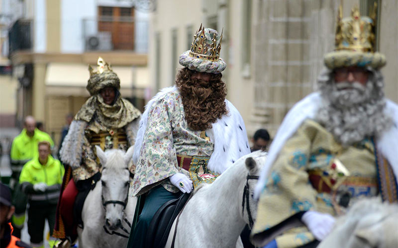 Un grupo de portuenses recoge firmas para presionar al Ayuntamiento y que la cabalgata de Reyes vuelva a su “horario tradicional” de tarde