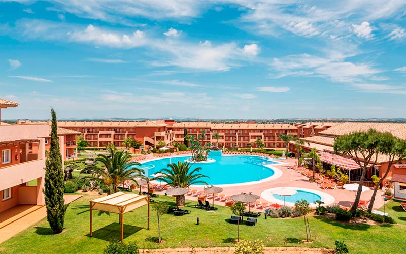 Los hoteles de Chiclana ya son los segundos “más rentables” de España en verano; los de Cádiz, terceros entre los destinos urbanos