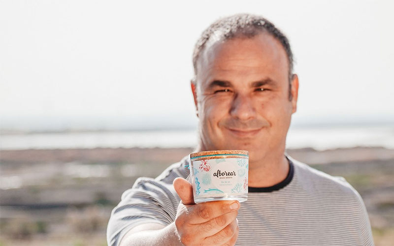 Agamama presenta su tercer producto solidario, Flor de Sal Alborear: con sabor gaditano, el aval de Ángel León y el apoyo de Salarte