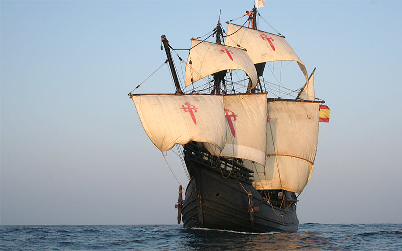 La réplica del navío que protagonizó la primera vuelta al mundo hace cinco siglos hace escala en Rota